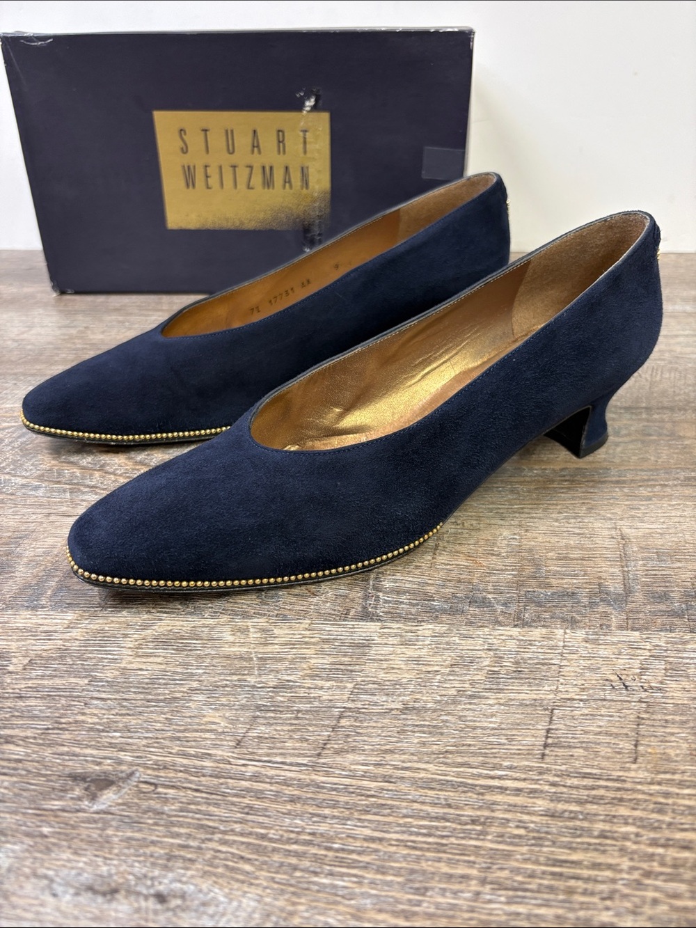 Stuart Weitzman Speedway Navy Suede Kitten Heel Pumps 9AA